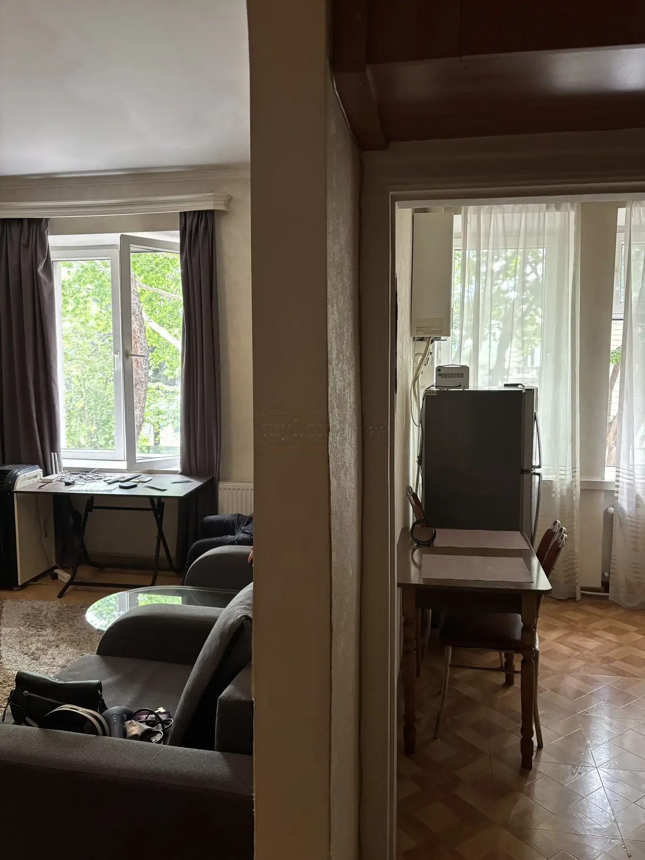 1-room apartment for rent on Aghmashenebeli Avenue, Chugureti, Tbilisi — hallway between the living room and kitchen