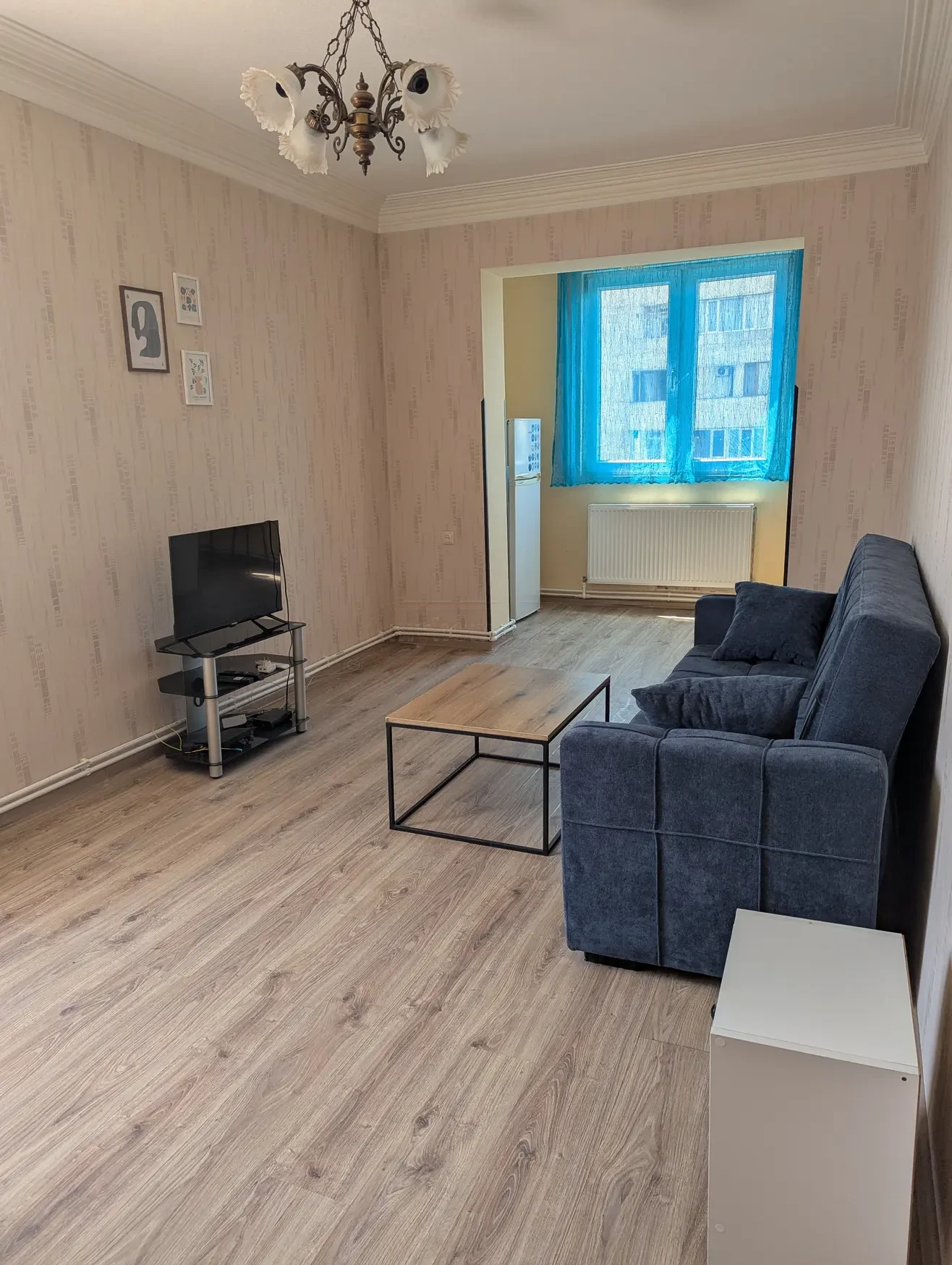 1-room apartment for rent on Marjanishvili Street, Chugureti, Tbilisi — bright living room and kitchen corner