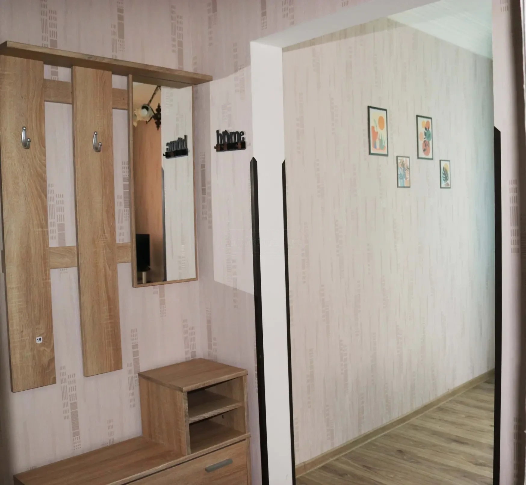 1-room apartment for rent on Marjanishvili Street, Chugureti, Tbilisi — entrance hallway with mirror