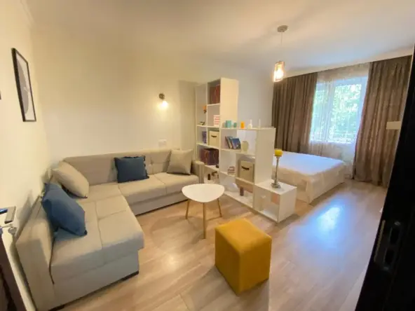 1-room apartment for rent on Vazha-Pshavela Avenue, Saburtalo, Tbilisi — bright studio with sofa and double bed