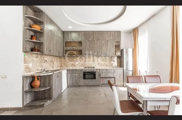 10-room house for rent on Dighmistsklis Street, Didi Dighomi, Tbilisi — fitted kitchen