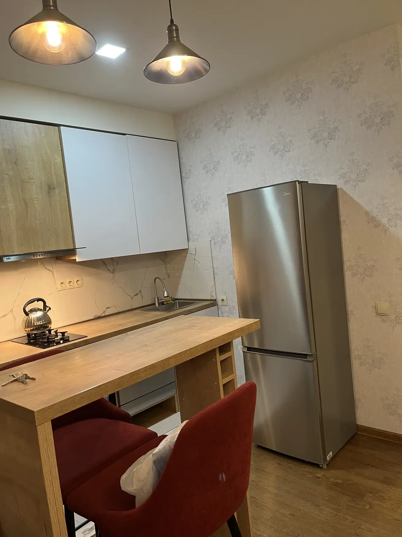 2-room apartment for rent on Chkondideli Street, Nadzaladevi, Tbilisi — kitchen with fridge