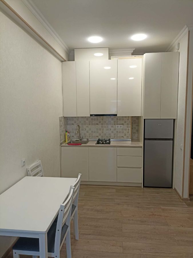 2-room apartment for rent on Chkondideli Street, Nadzaladevi, Tbilisi — kitchen with dining table