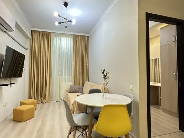 2-room apartment for rent on Kazbegi Avenue, Saburtalo, Tbilisi — living and dining room in daylight