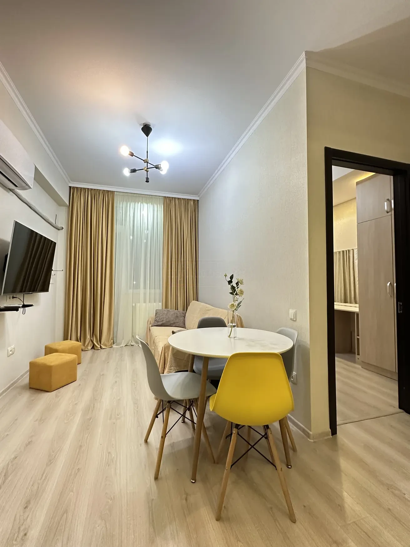 2-room apartment for rent on Kazbegi Avenue, Saburtalo, Tbilisi — living and dining room in daylight