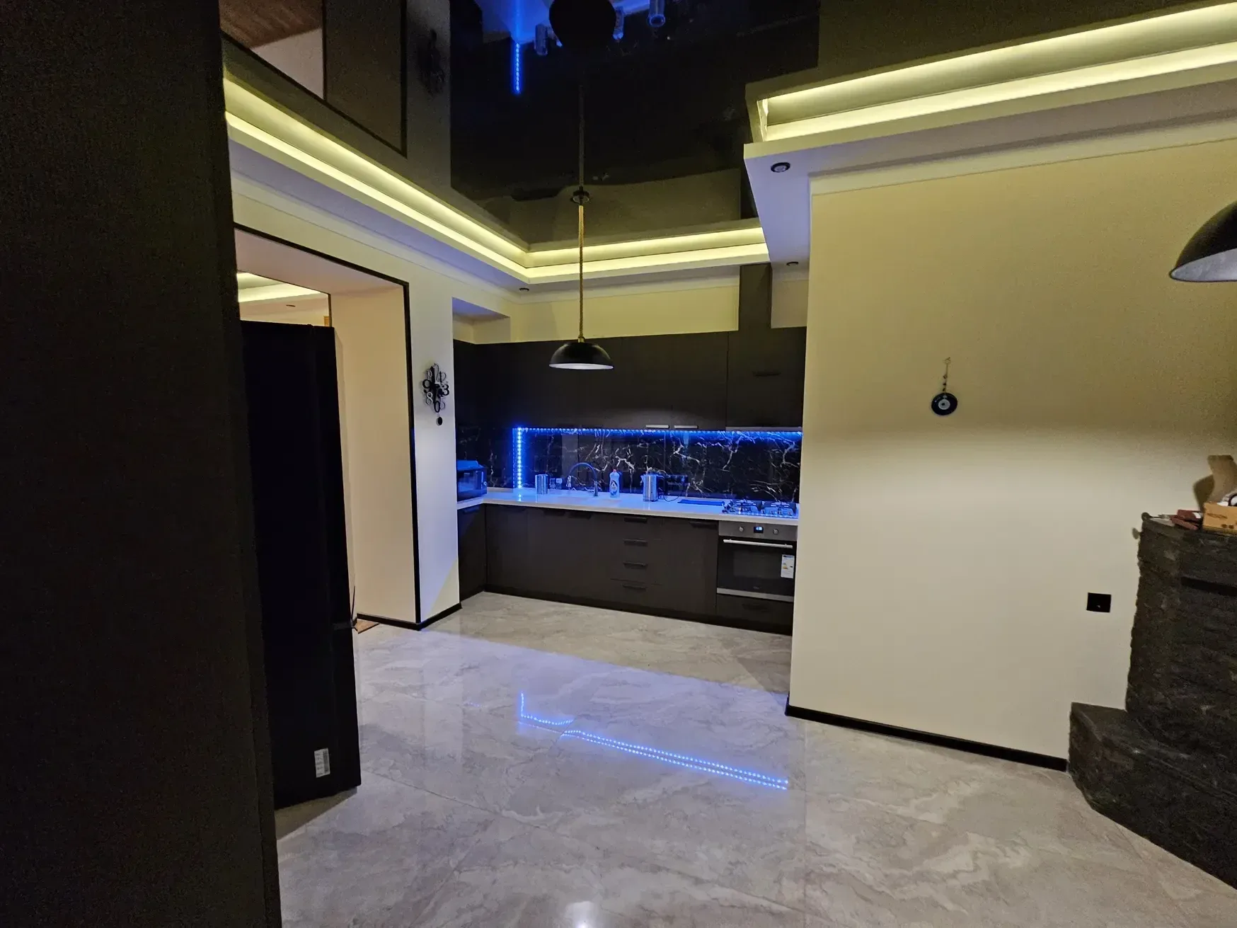 2-room apartment for rent on Tovstonogovi Street, Chugureti, Tbilisi — kitchen with LED backlight