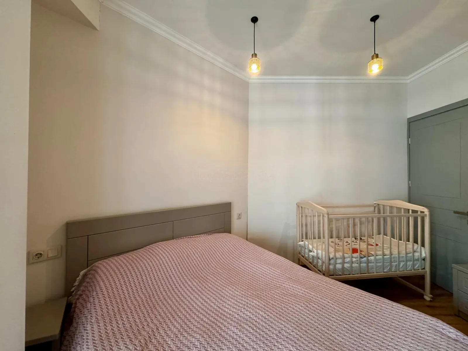 2-room apartment for sale on Avalishvili Street, Vake, Tbilisi — bedroom with double bed and cot
