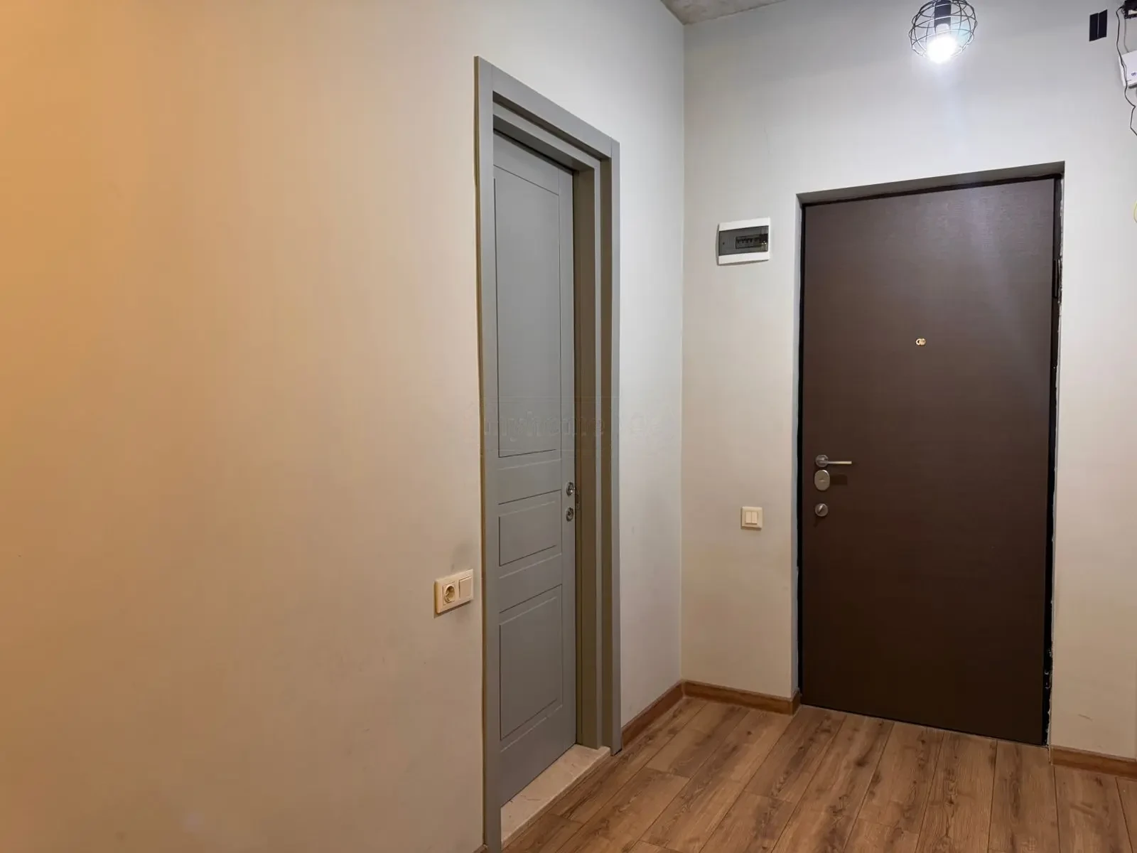 2-room apartment for sale on Avalishvili Street, Vake, Tbilisi — entrance hall