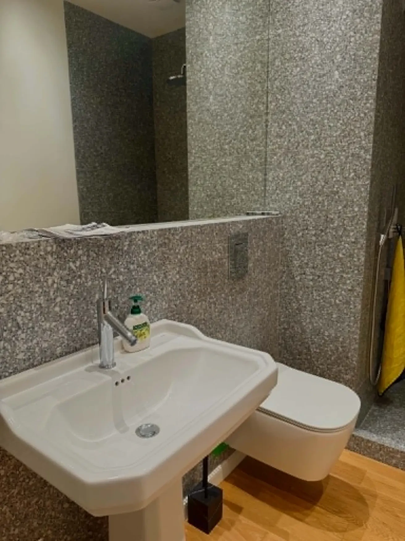 2-room apartment for sale on Ilia Chavchavadze Avenue, Vake, Tbilisi - bathroom with washbasin and stone-clad walls