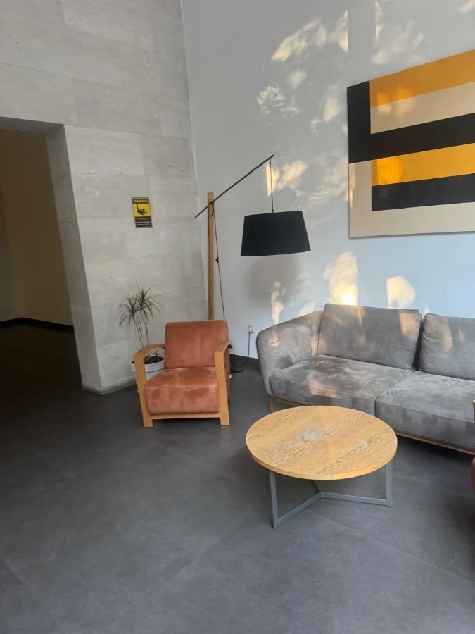 2-room apartment for sale on Chavchavadze Avenue, Vake, Tbilisi — building lobby with 24/7 concierge