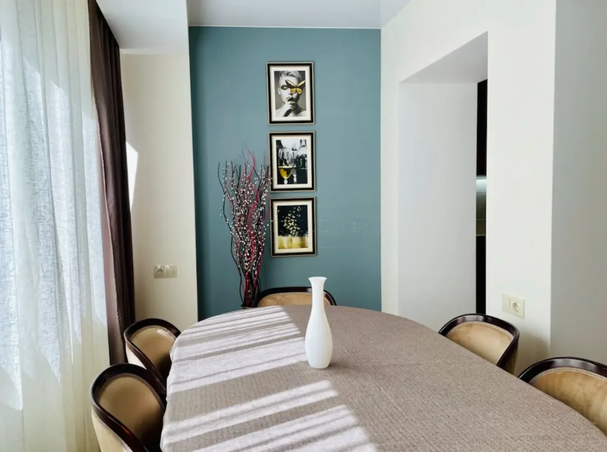 2-room apartment for sale on Irakli Abashidze Street, Vake, Tbilisi — dining area with table for six