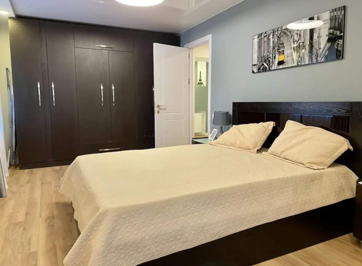 2-room apartment for sale on Irakli Abashidze Street, Vake, Tbilisi — bedroom with full-height built-in wardrobes
