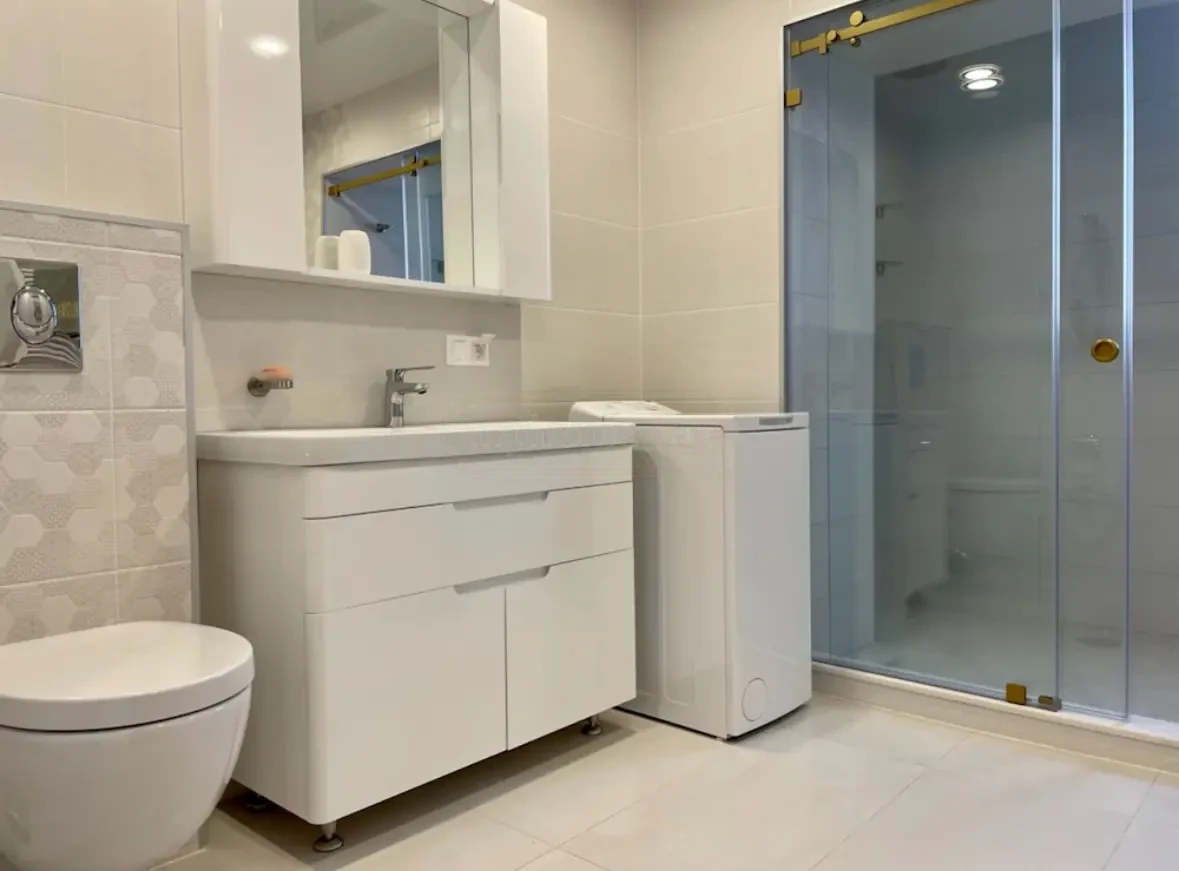 2-room apartment for sale on Irakli Abashidze Street, Vake, Tbilisi — bathroom with vanity unit and glass shower enclosure