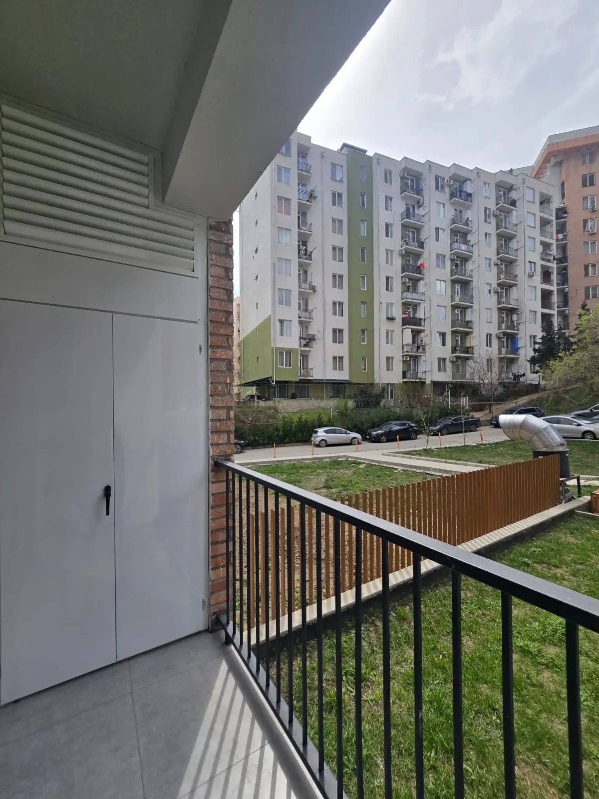 2-room furnished apartment for sale on Mindeli Street 9b, Saburtalo, Tbilisi — balcony overlooking the green courtyard