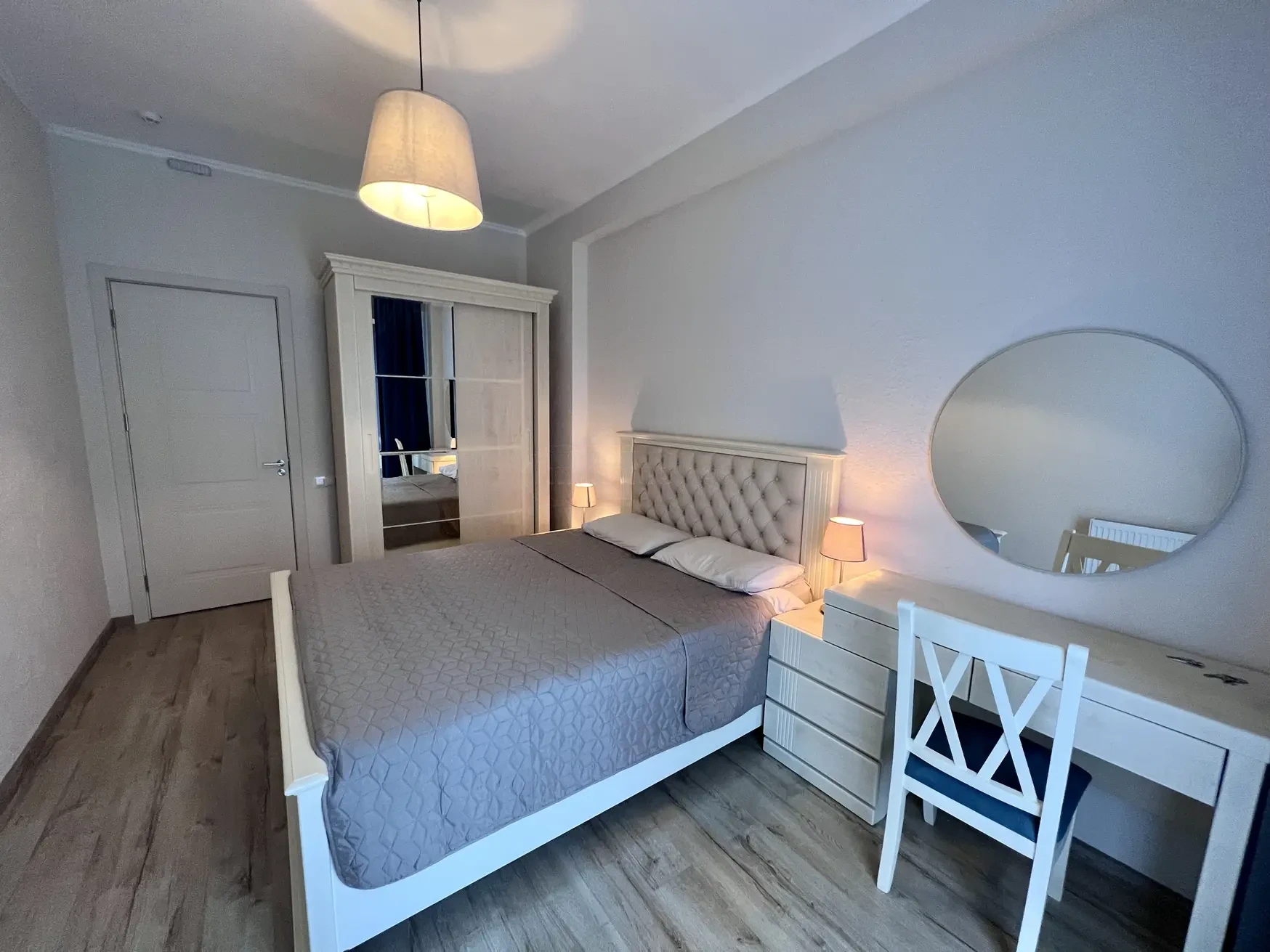 2-room furnished apartment for sale on Mindeli Street 9b, Saburtalo, Tbilisi — bedroom with wardrobe and vanity desk