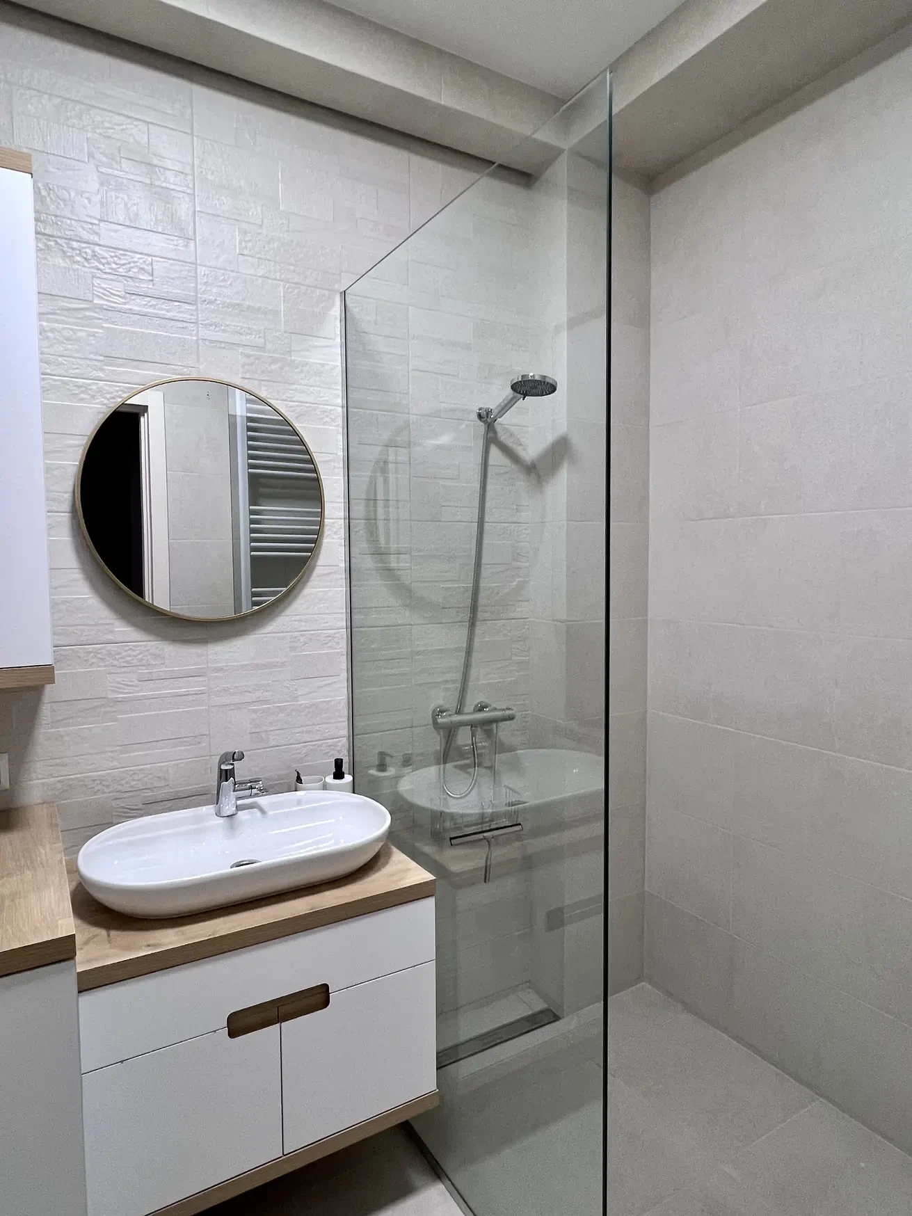 2-room furnished apartment for sale on Mindeli Street 9b, Saburtalo, Tbilisi — bathroom sink and walk-in shower