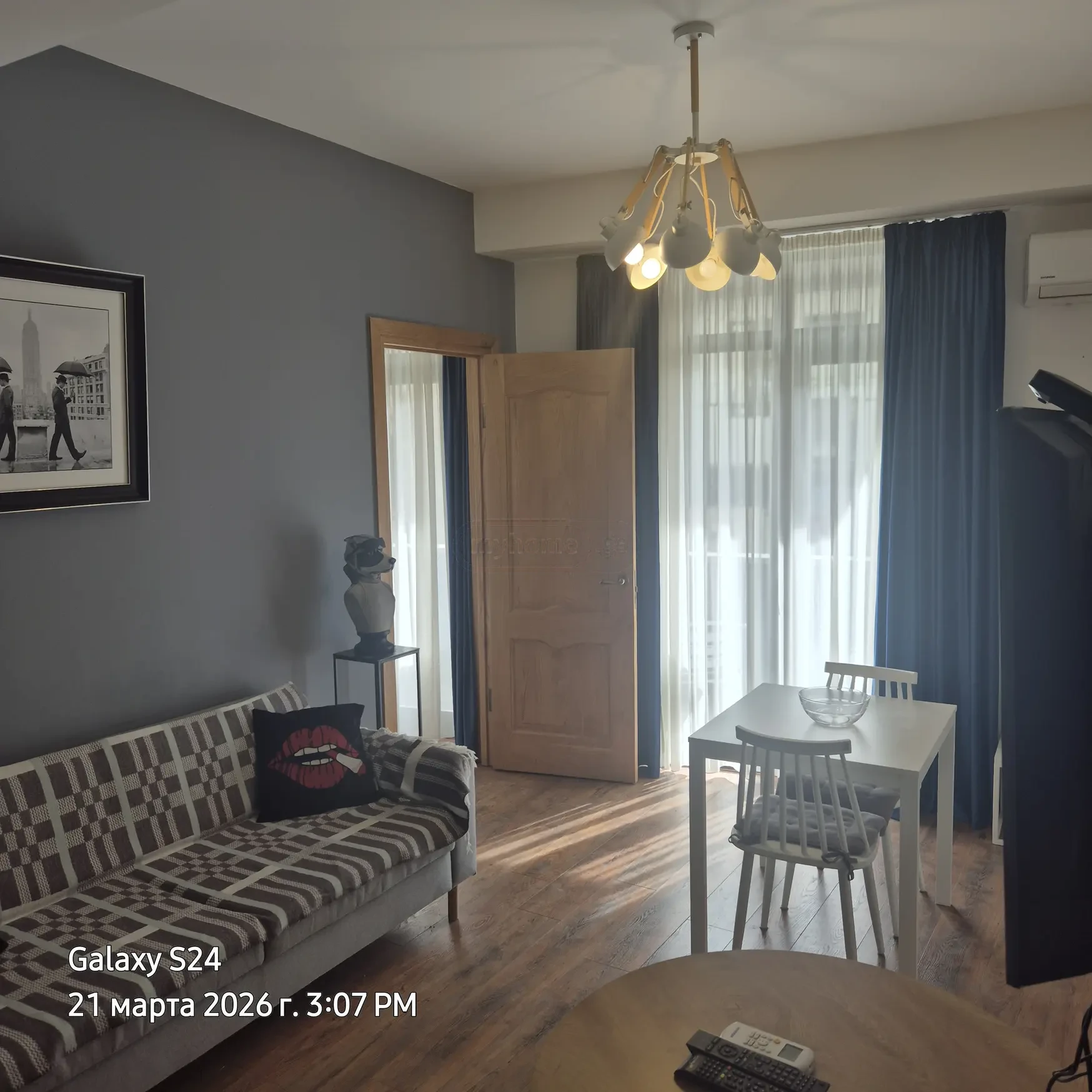 2-room apartment for sale on Mtskheta Street, Vake, Tbilisi — living room with dining area