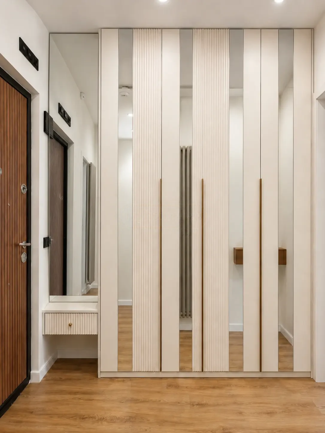 2-room apartment for sale on Nutsubidze Street 195, Saburtalo, Tbilisi — entrance hall wardrobe