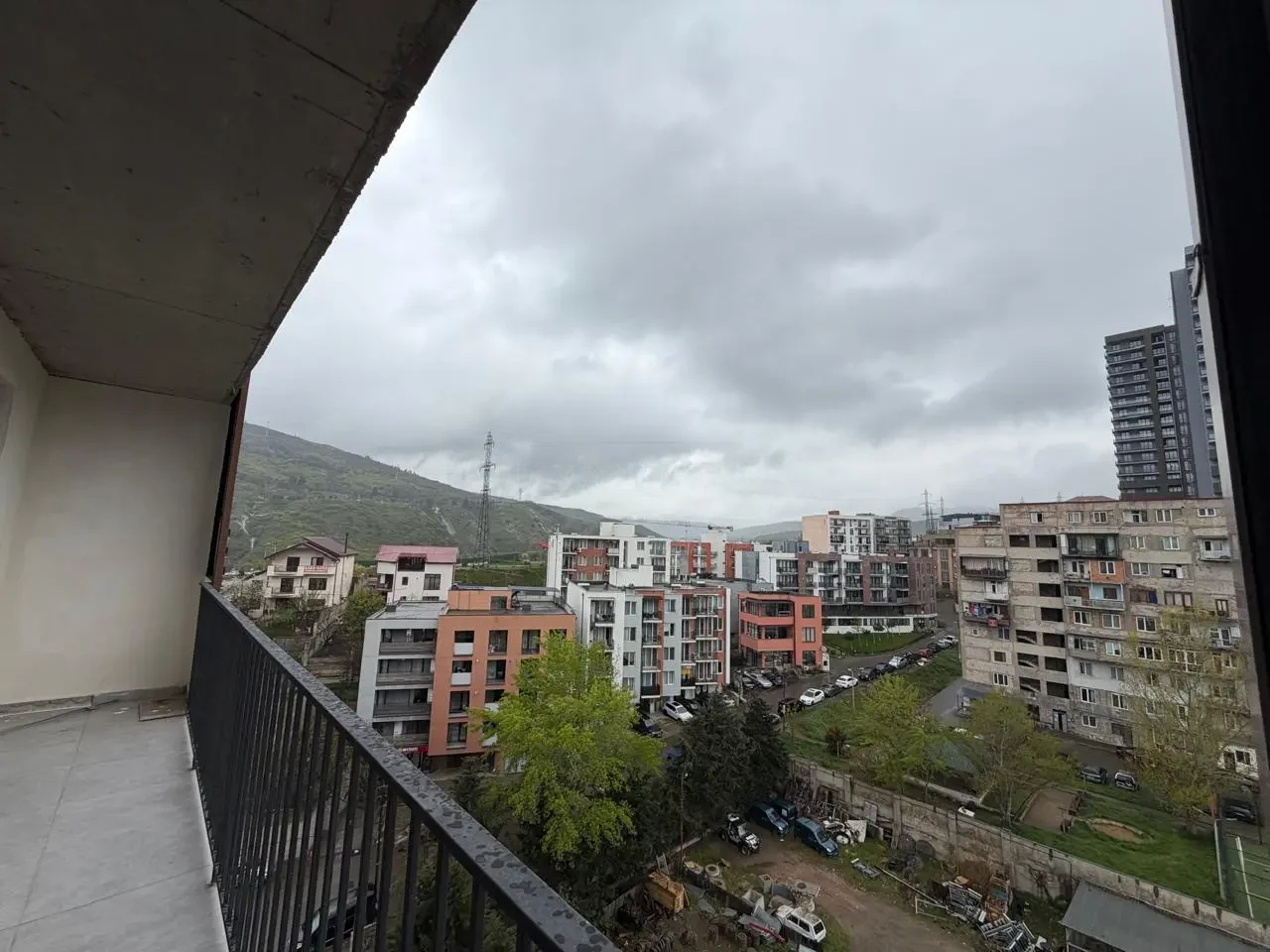 2-room apartment for sale on Politkovskaya Street 40a, Saburtalo, Tbilisi — view over Saburtalo from the balcony