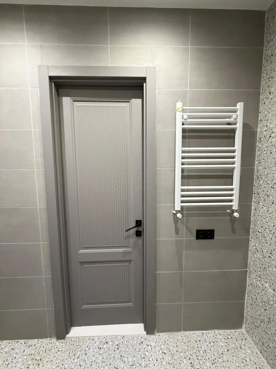 2-room apartment for sale on Politkovskaya Street 40a, Saburtalo, Tbilisi — bathroom with heated towel rail