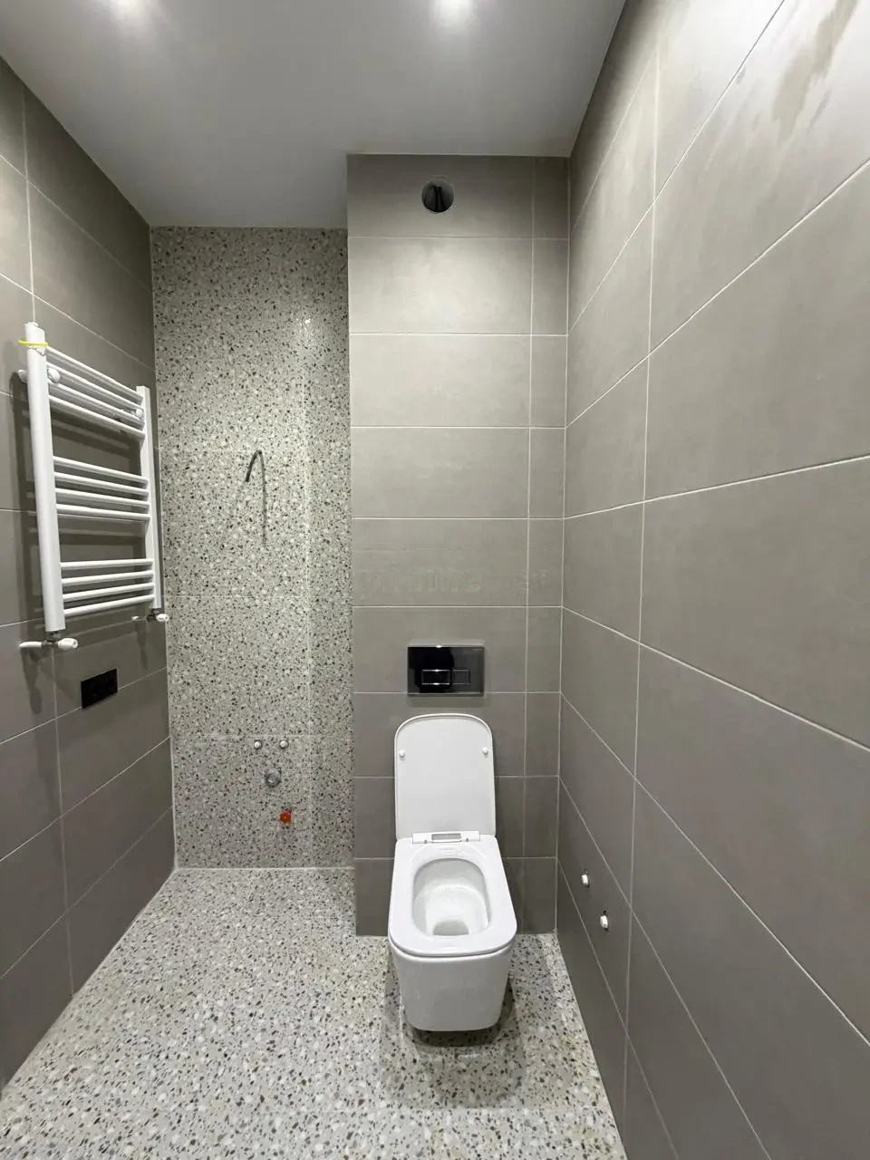 2-room apartment for sale on Politkovskaya Street 40a, Saburtalo, Tbilisi — WC with wall-hung toilet
