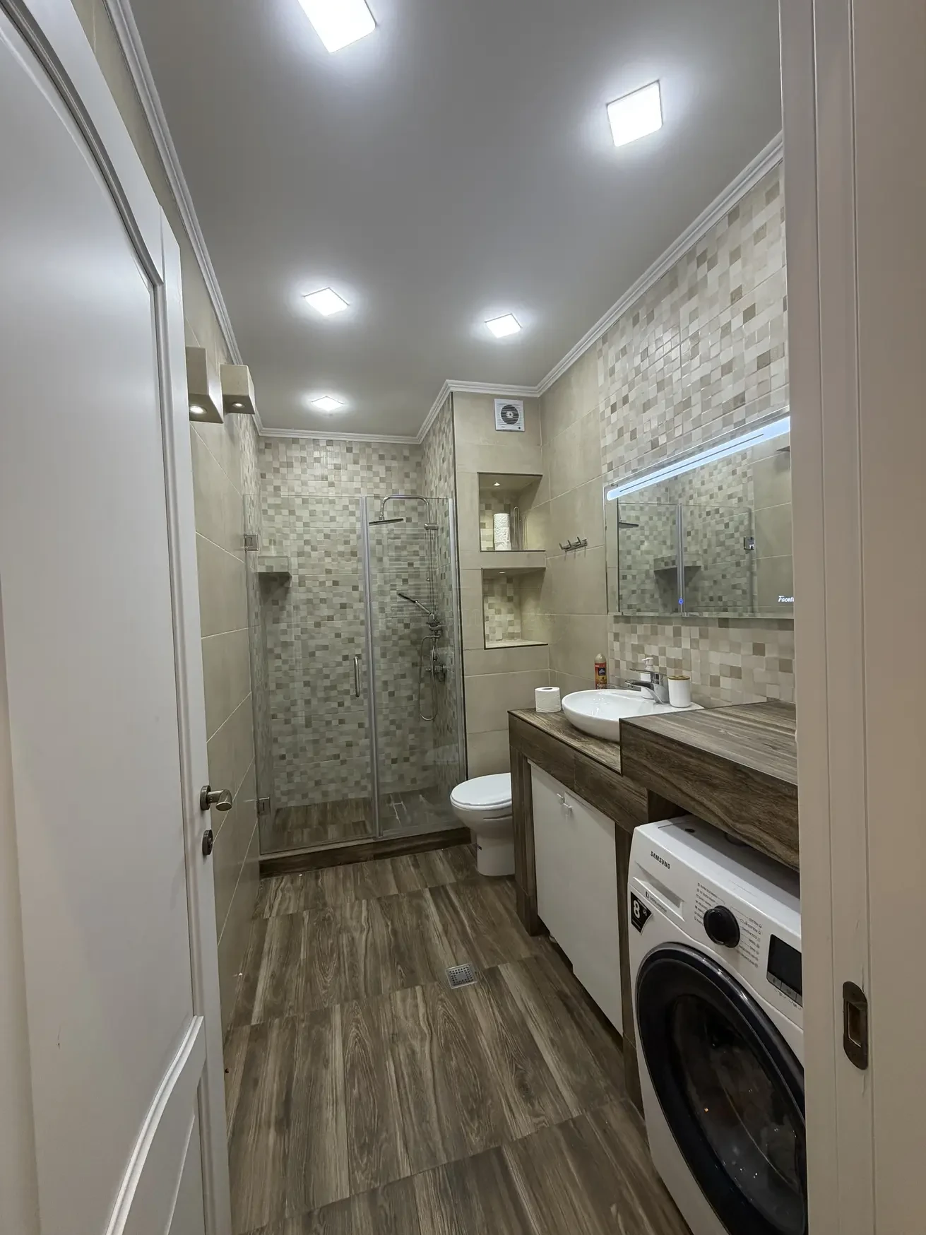 2-room apartment for sale on Shatberashvili Street, Vake, Tbilisi — bathroom with walk-in shower and washing machine