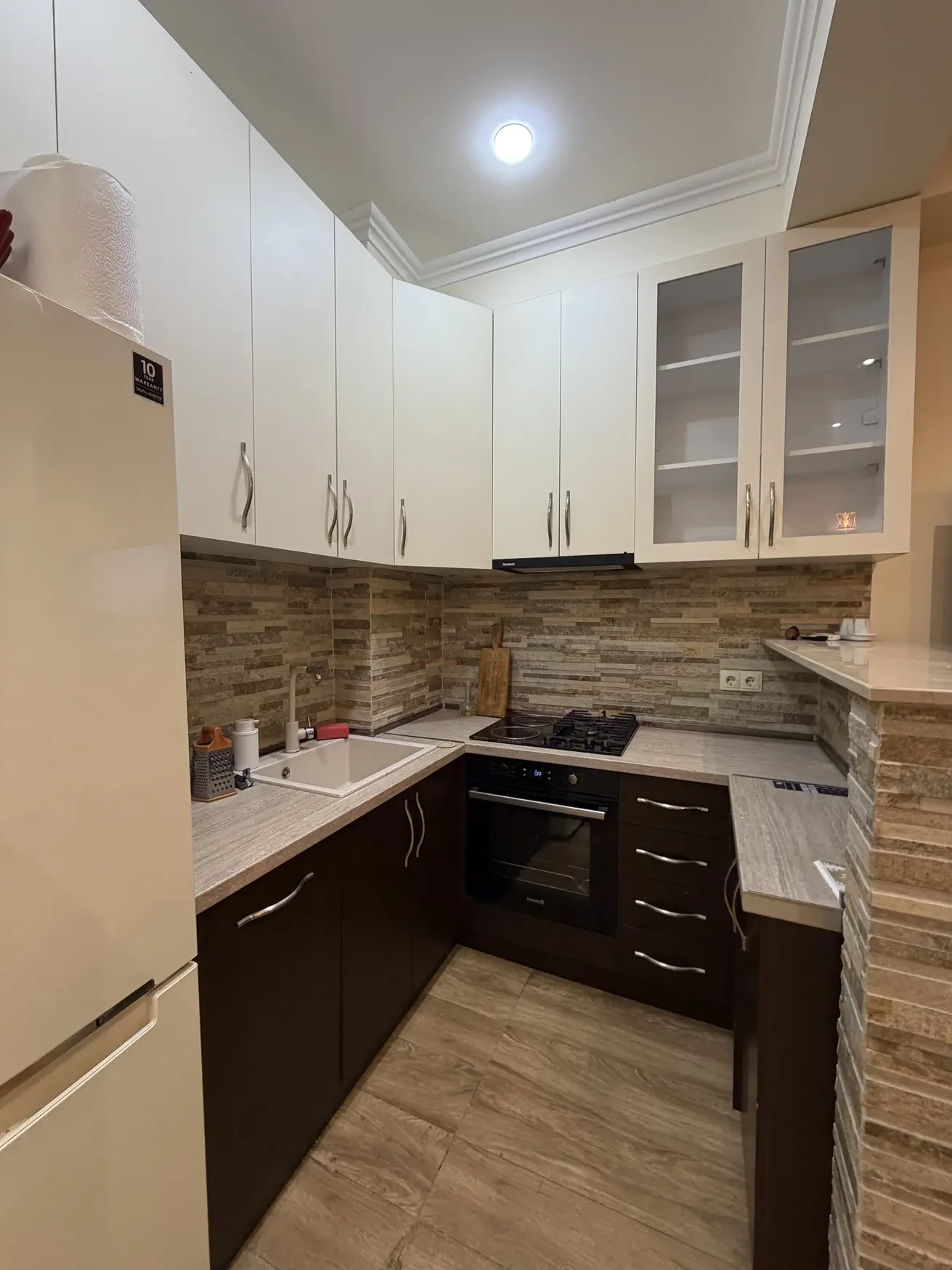 2-room apartment for sale on Shatberashvili Street, Vake, Tbilisi — fitted kitchen with gas hob and oven