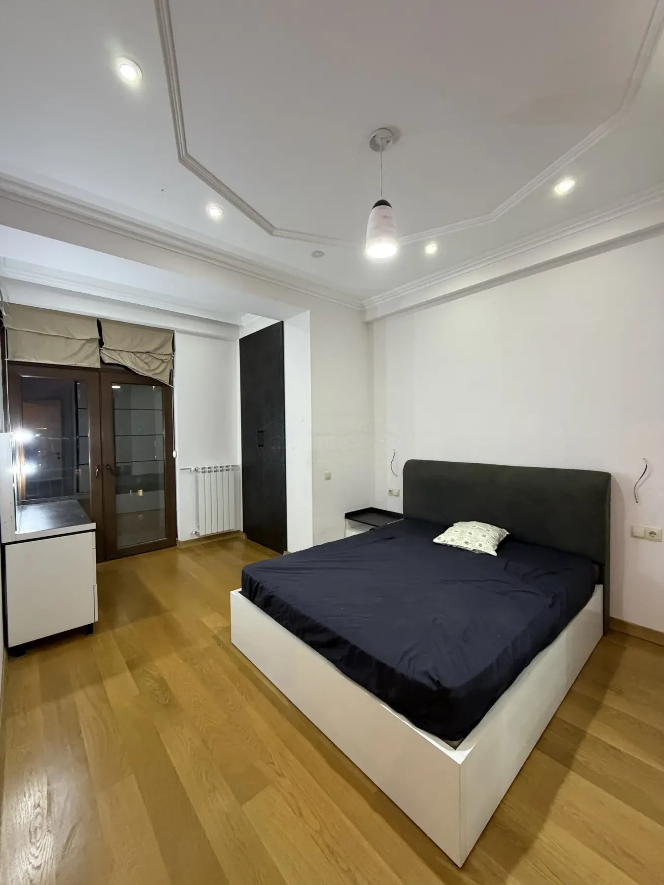 2-room apartment for sale on Shatberashvili Street, Vake, Tbilisi — main bedroom with double bed