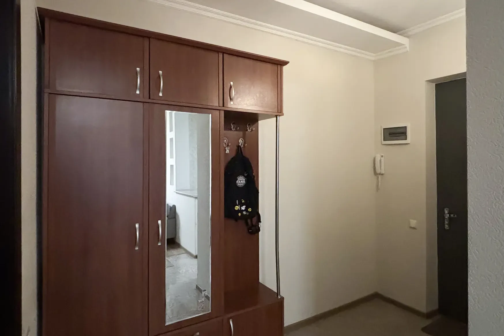 3-room apartment for rent on Chavchavadze Avenue 5, Vake, Tbilisi — entrance hallway with fitted wardrobe and intercom