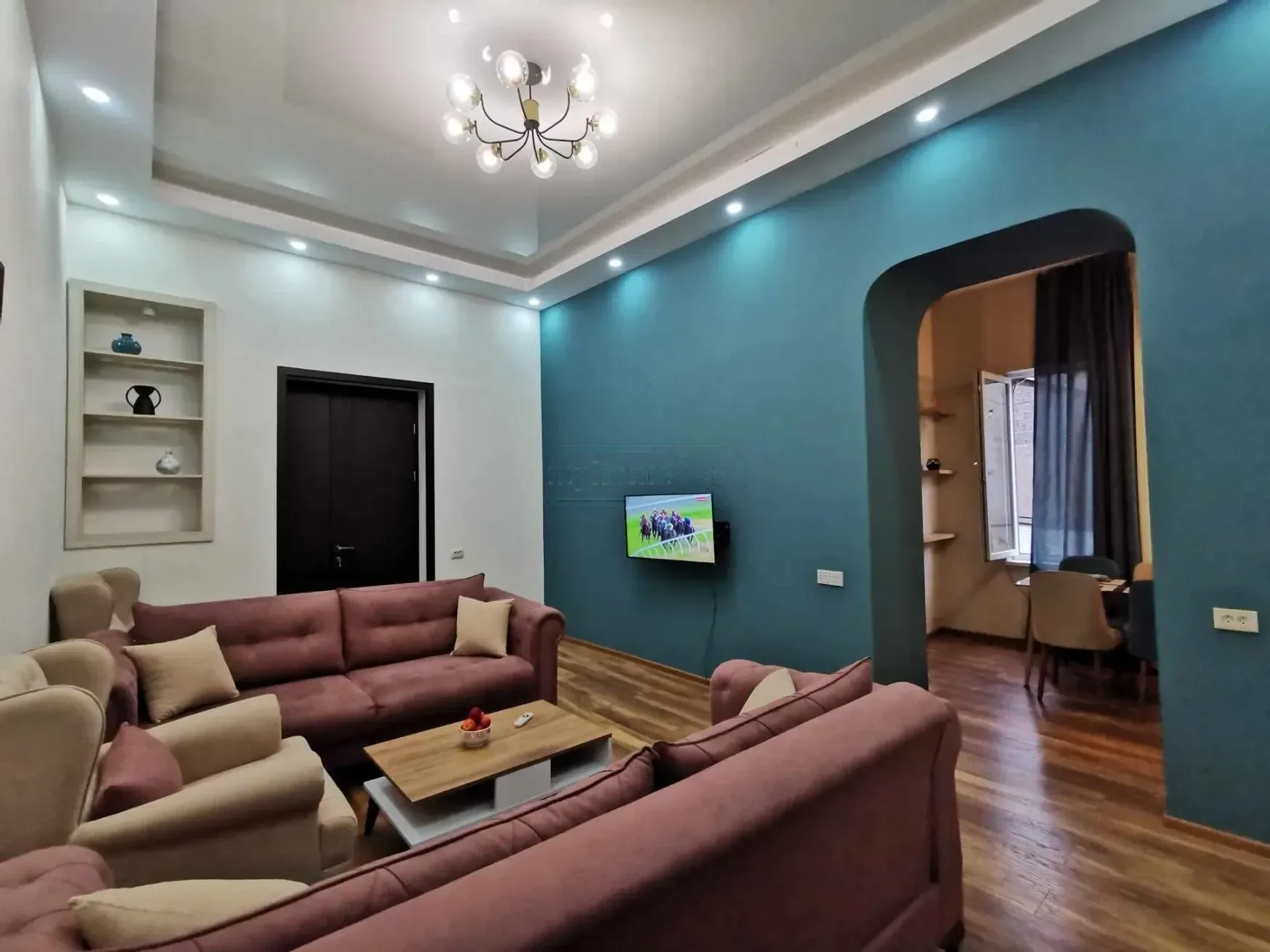 3-room apartment for rent on Ninoshvili Street, Chugureti, Tbilisi — living room with fold-out sofas