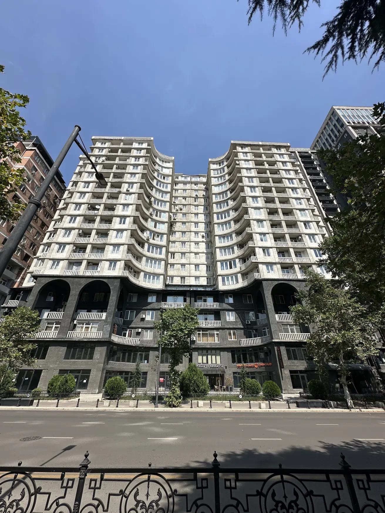 3-room apartment for rent on Shartava Street, Saburtalo, Tbilisi — exterior of the residential building on Shartava Street 35