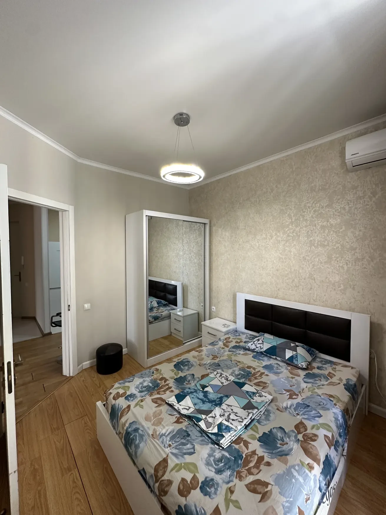 3-room apartment for rent on Shartava Street, Saburtalo, Tbilisi — main bedroom with mirrored wardrobe