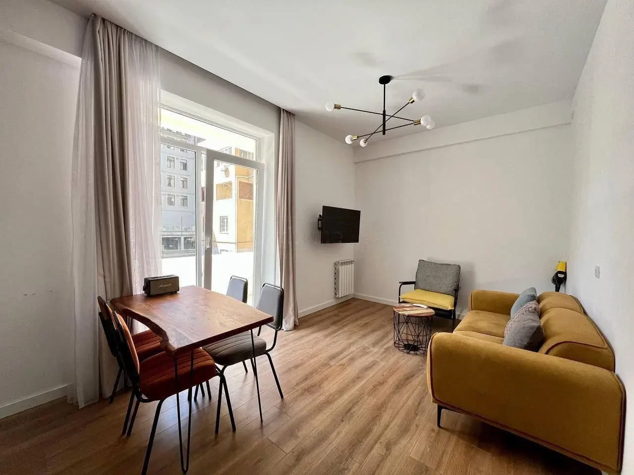 3-room apartment for sale on Chavchavadze Avenue, Vake, Tbilisi — living room with designer furniture