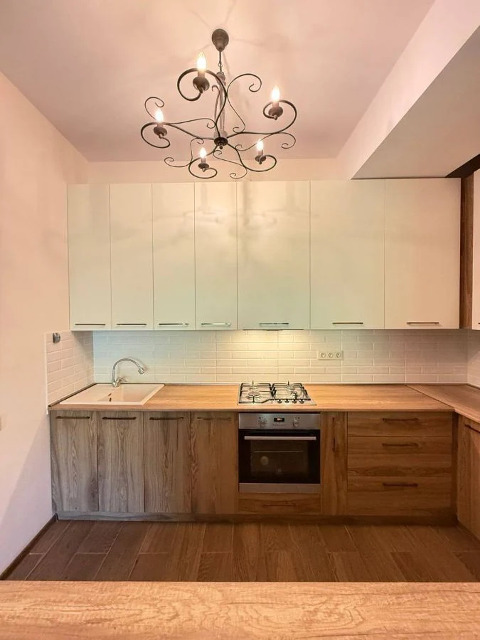 3-room apartment for sale on Chavchavadze Avenue, Vake, Tbilisi — fitted kitchen with gas hob and built-in oven