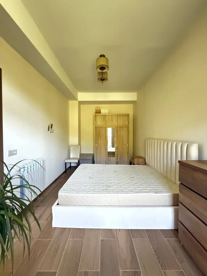 3-room apartment for sale on Chavchavadze Avenue, Vake, Tbilisi — second bedroom with fitted wardrobe