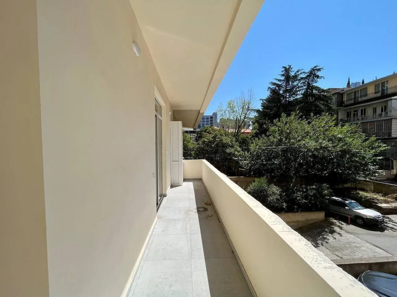 3-room apartment for sale on Chavchavadze Avenue, Vake, Tbilisi — sunny 20 m² balcony