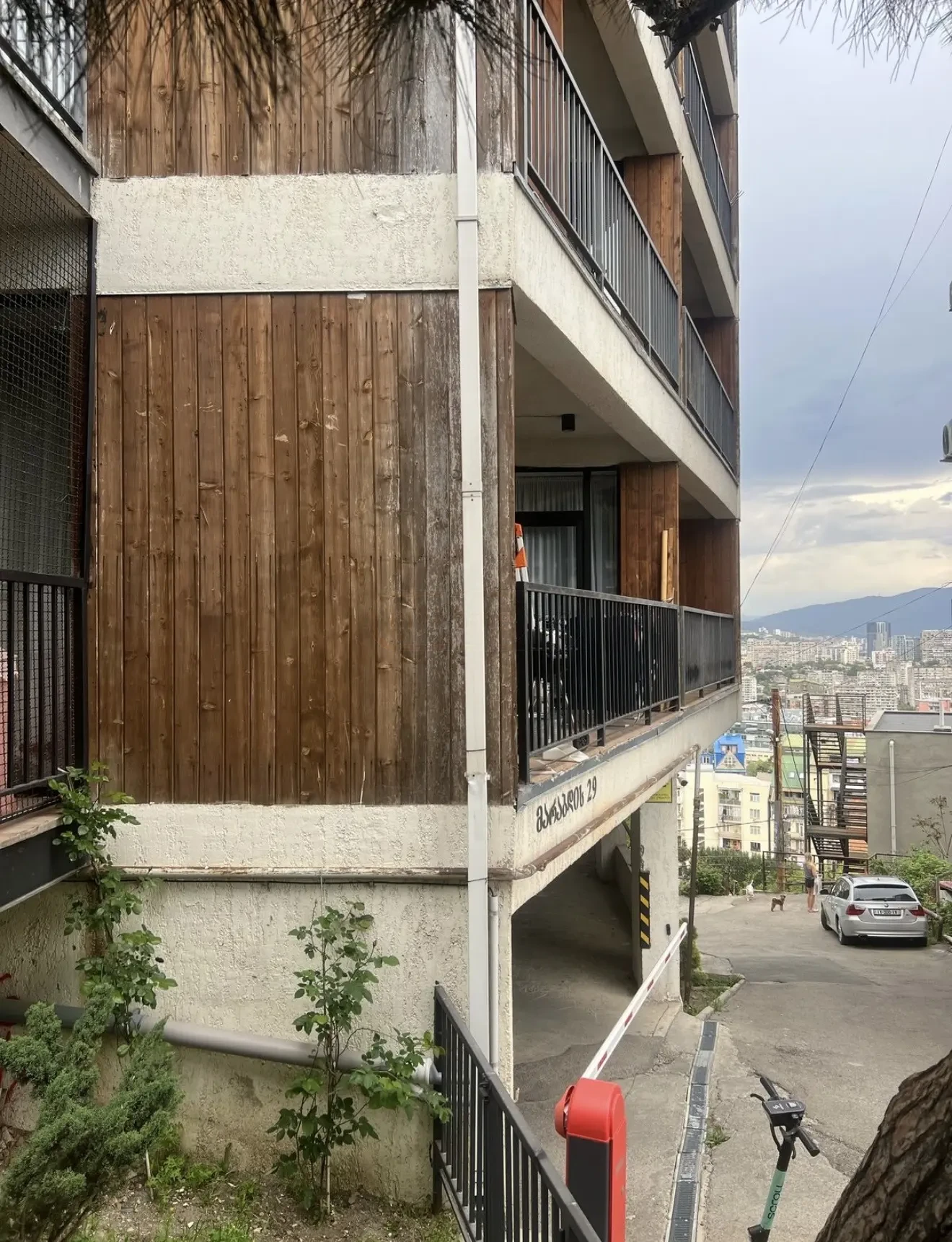 3-room apartment for sale on Marabda Street, Vake, Tbilisi — building corner with city views