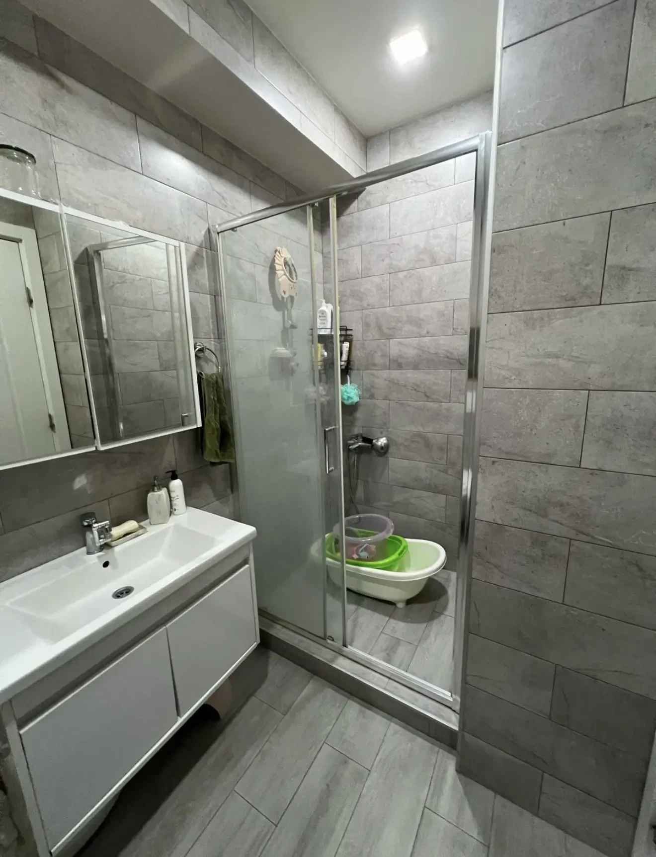 3-room apartment for sale on Marabda Street, Vake, Tbilisi — shower room