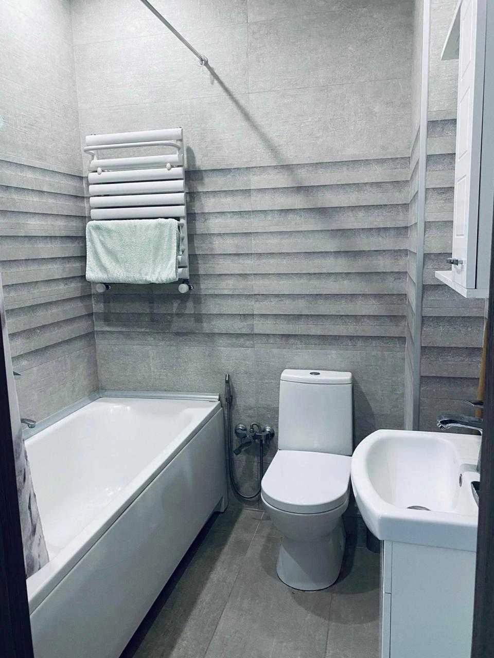 3-room apartment for sale on Marabda Street, Vake, Tbilisi — tiled bathroom with bath, heated towel rail and vanity unit