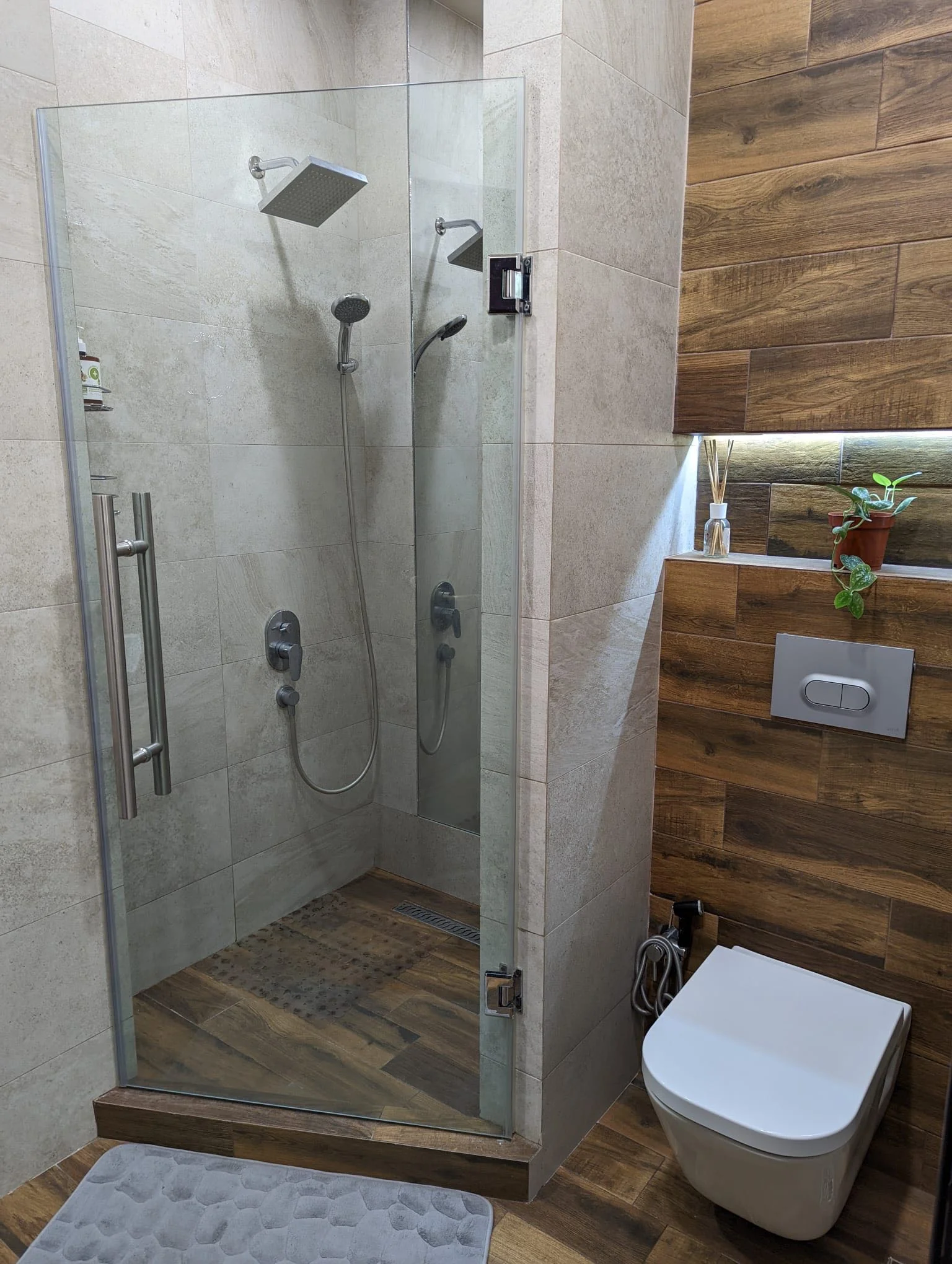 3-room apartment for sale on Mtskheta Street, Vake, Tbilisi — shower room with walk-in rain shower