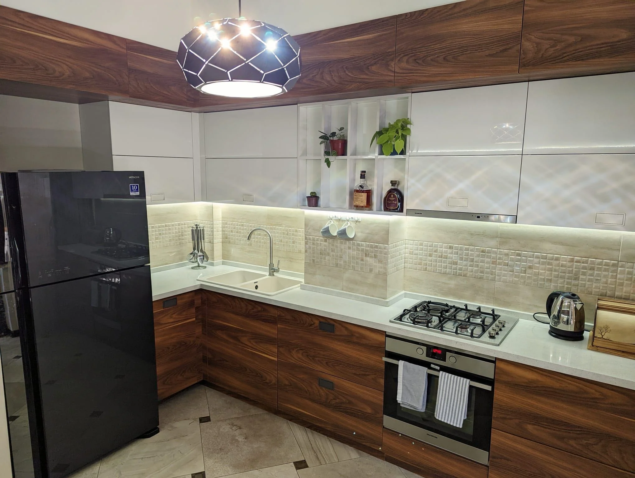 3-room apartment for sale on Mtskheta Street, Vake, Tbilisi — fitted kitchen with oven and gas hob