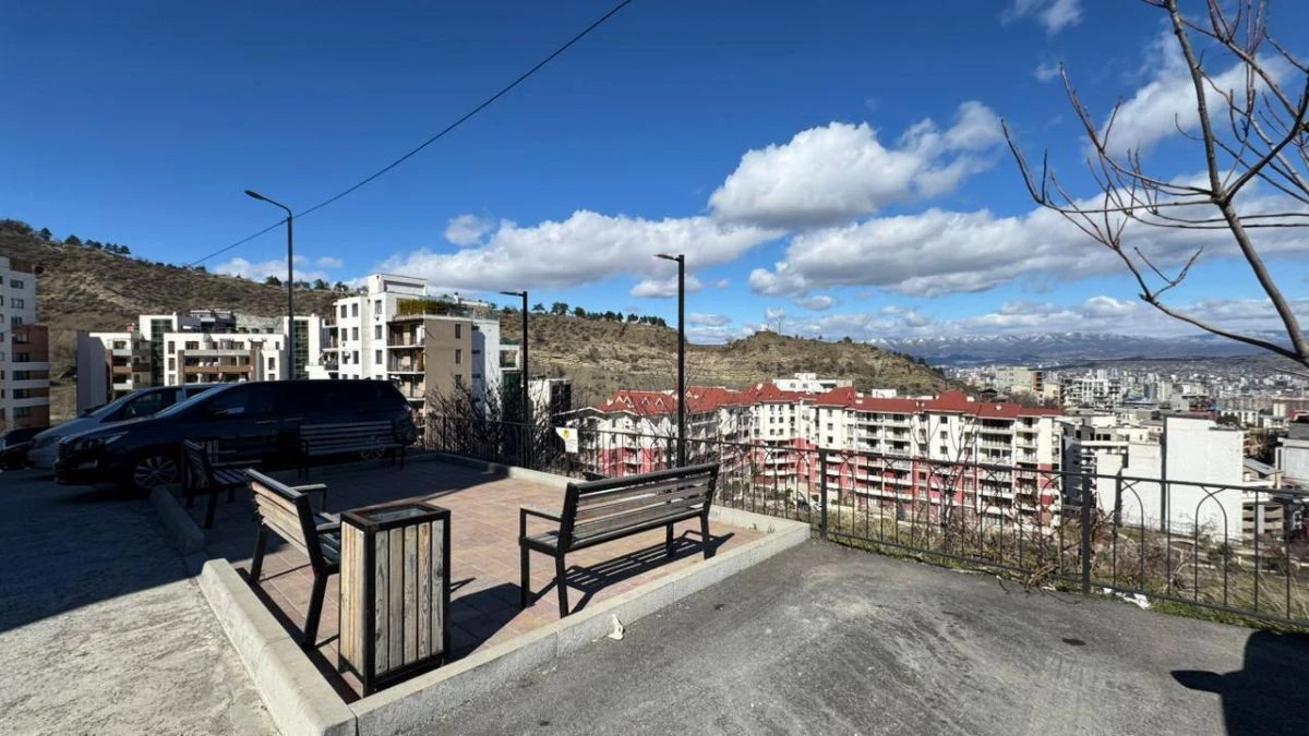 3-room apartment for sale on Nino Zhvania Street, Vake, Tbilisi — view over Tbilisi from the building