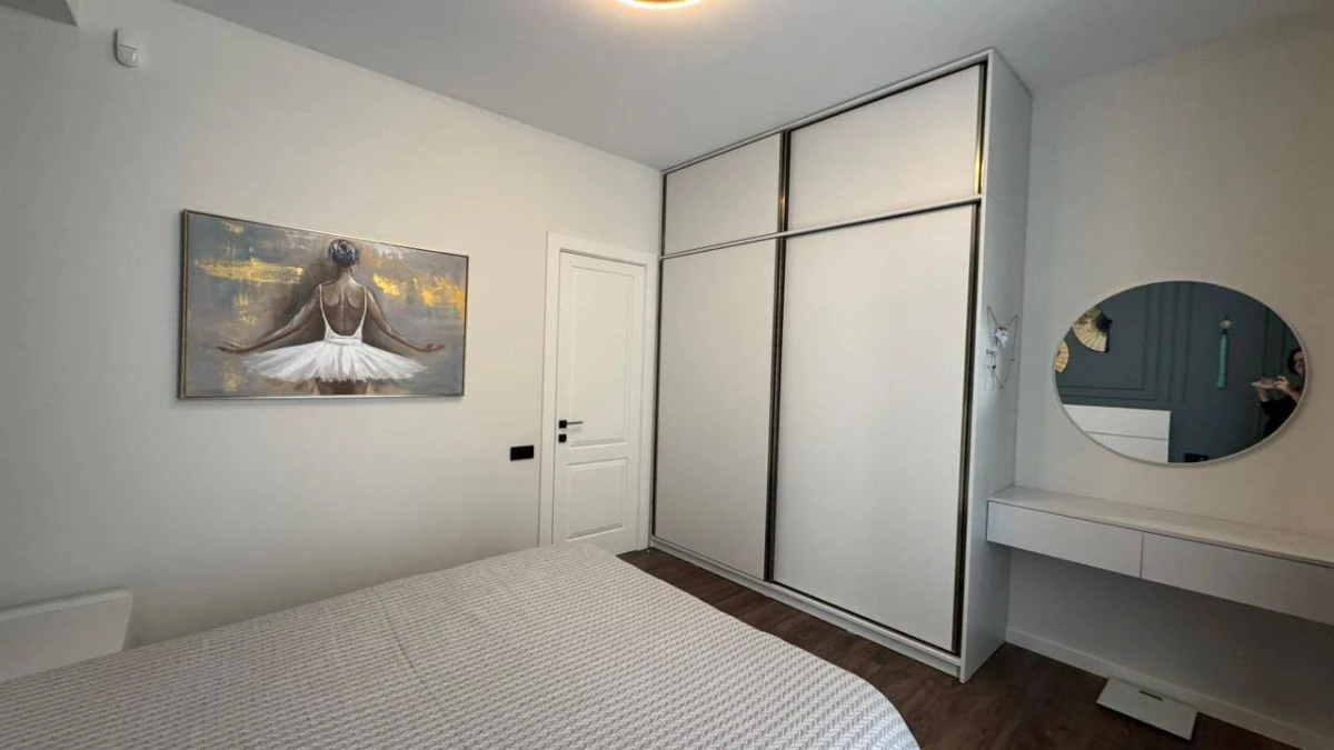 3-room apartment for sale on Nino Zhvania Street, Vake, Tbilisi — second bedroom with dressing table
