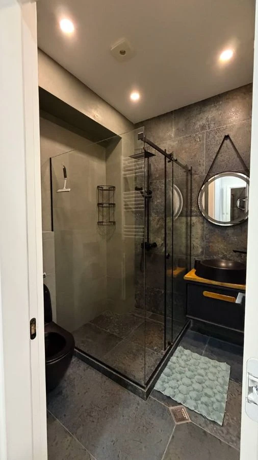 3-room apartment for sale on Nino Zhvania Street, Vake, Tbilisi — bathroom with walk-in shower