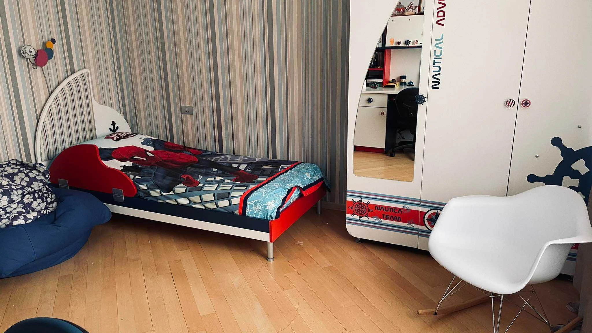 4-room apartment for rent on Titsian Tabidze Street 61, Vake, Tbilisi — children's bedroom