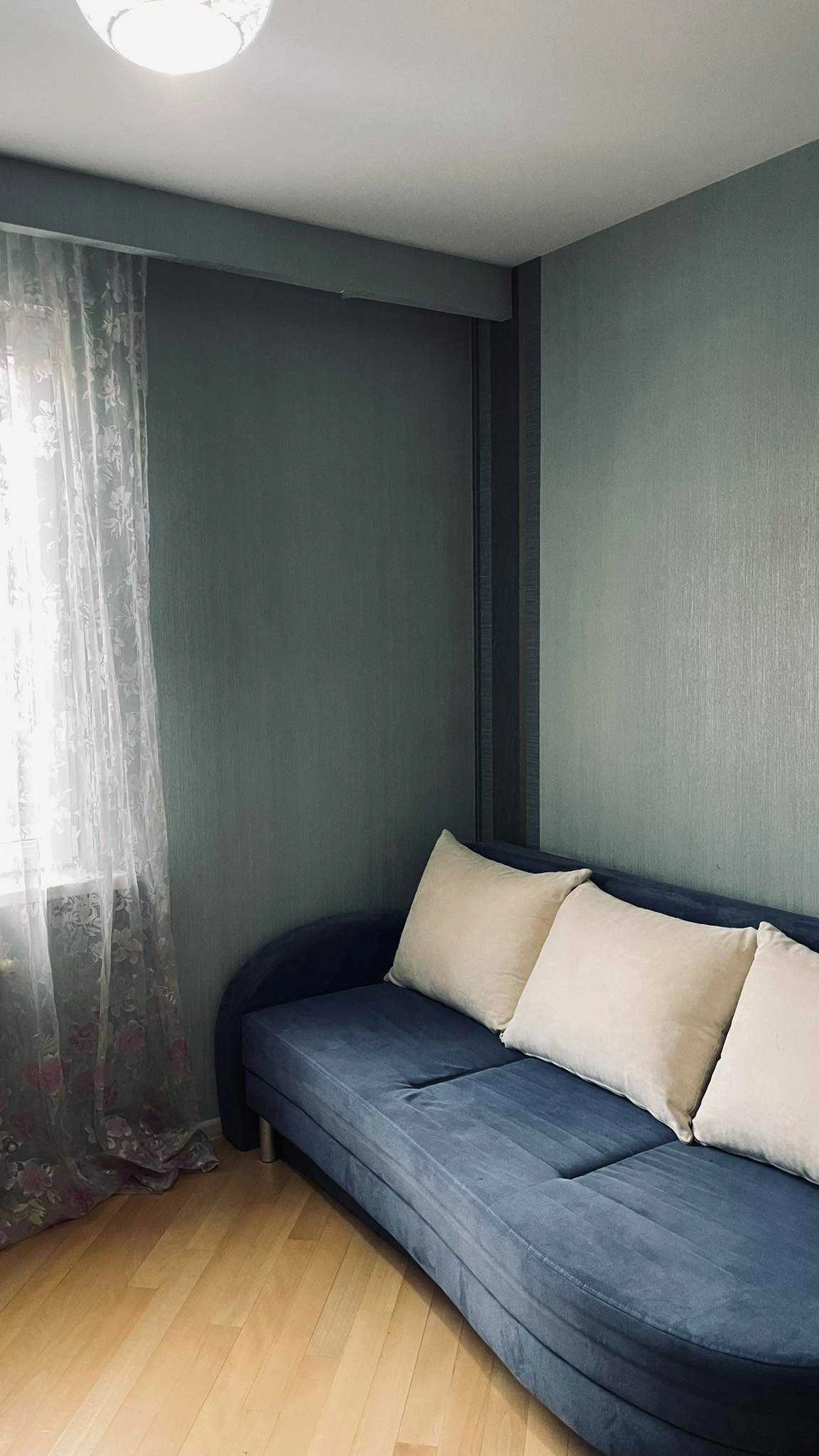 4-room apartment for rent on Titsian Tabidze Street 61, Vake, Tbilisi — extra room with sofa