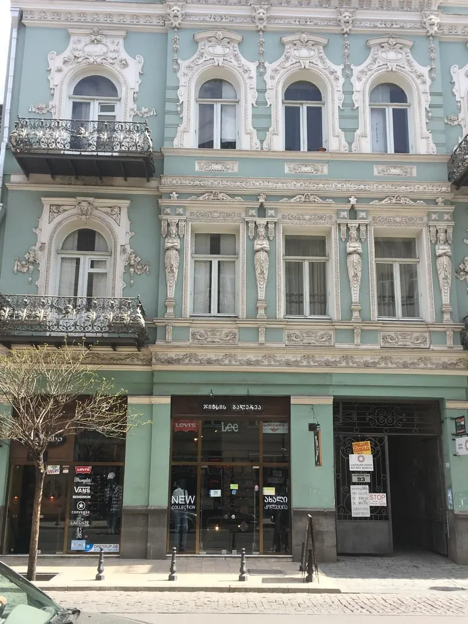 commercial space for rent on Aghmashenebeli Avenue, Chugureti, Tbilisi — historic Art Nouveau facade of the building on Aghmashenebeli Avenue