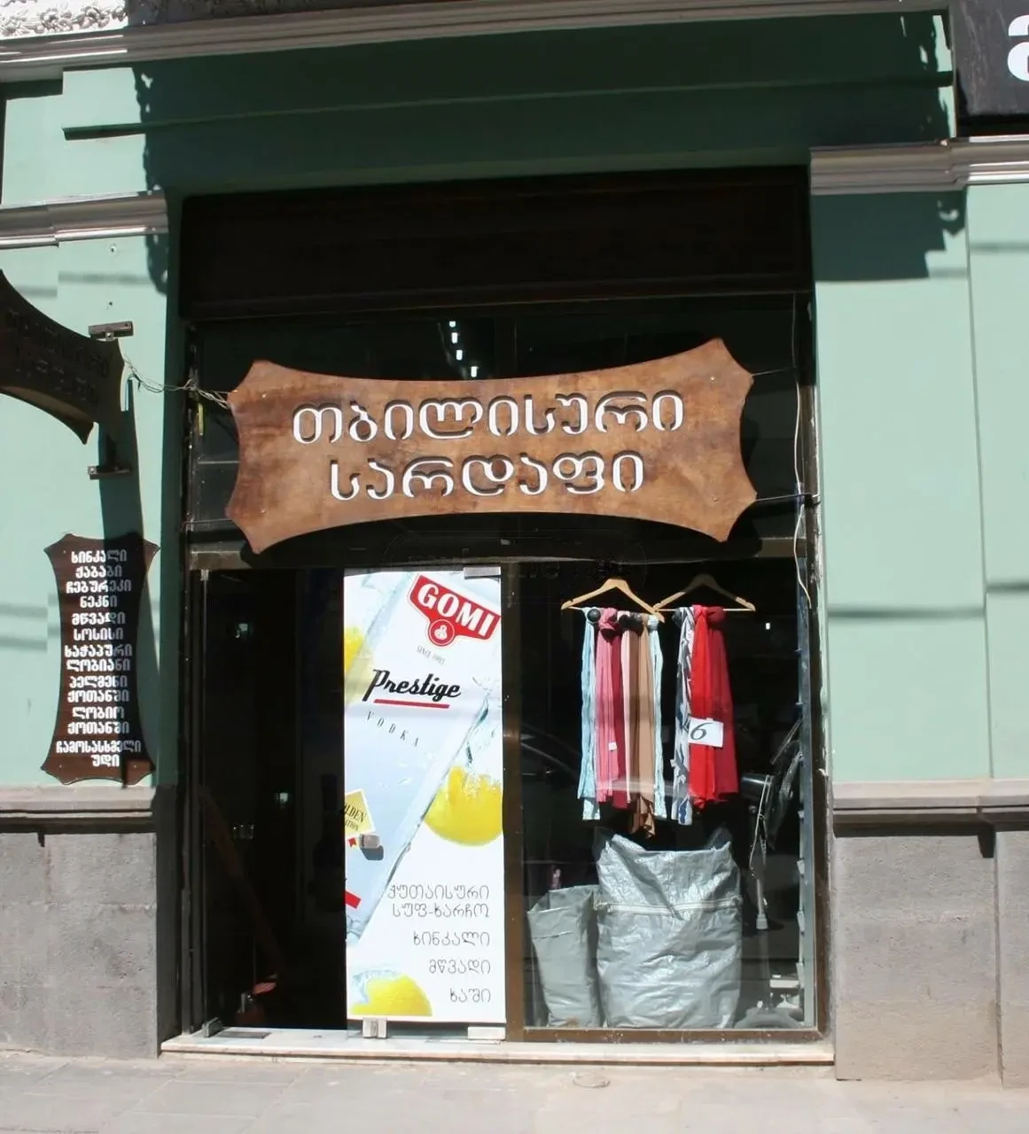 commercial space for rent on Aghmashenebeli Avenue, Chugureti, Tbilisi — street entrance to the cellar space