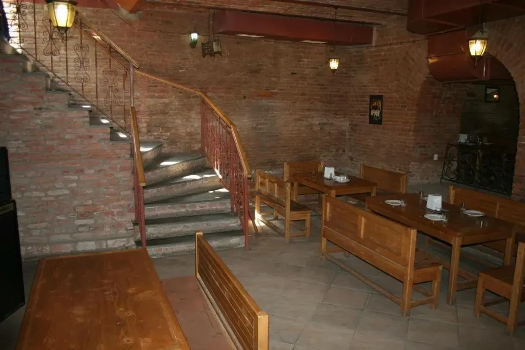 commercial space for rent on Aghmashenebeli Avenue, Chugureti, Tbilisi — brick staircase leading down to the dining area