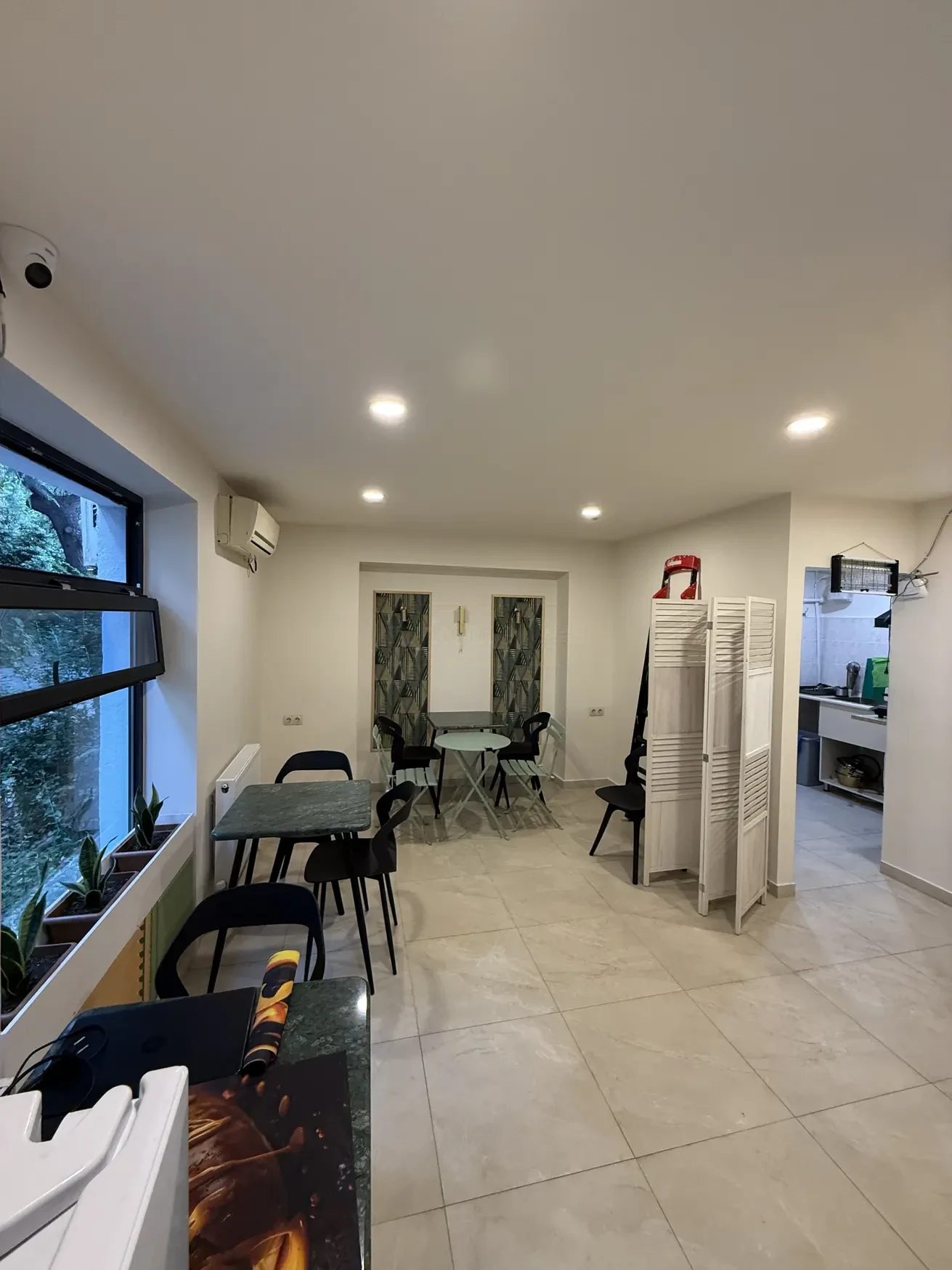 commercial space for rent on Kazbegi Avenue 47b, Saburtalo, Tbilisi — dining area with access to the kitchen